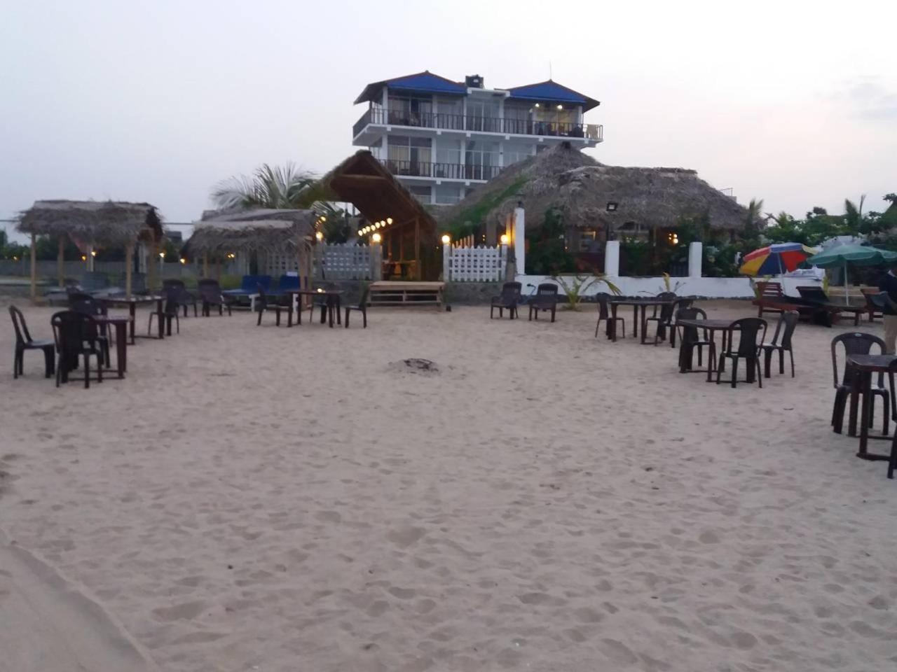 Elegant Green Beach Resort Тринкомалі Екстер'єр фото